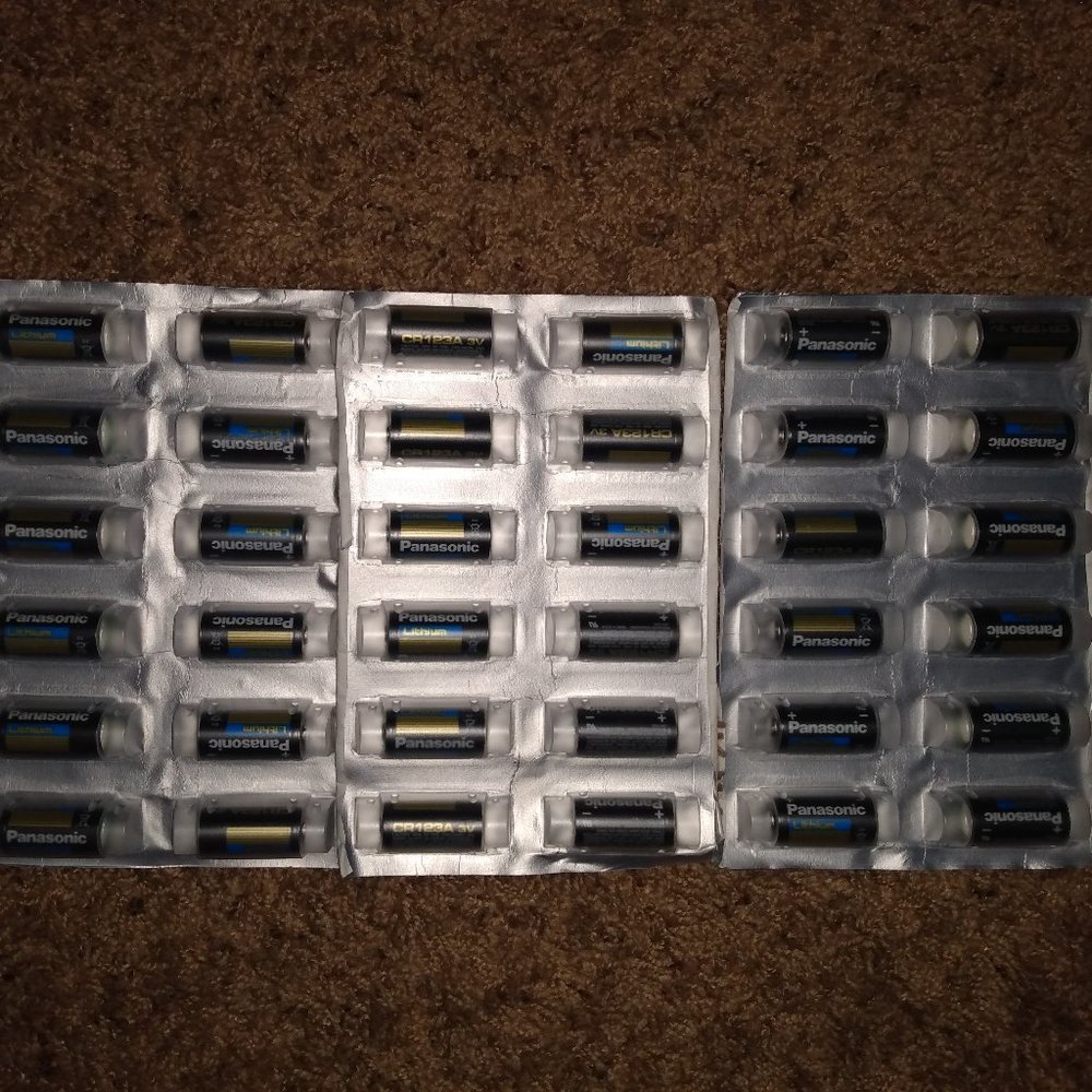 BATTERIES (CR123A 3V)